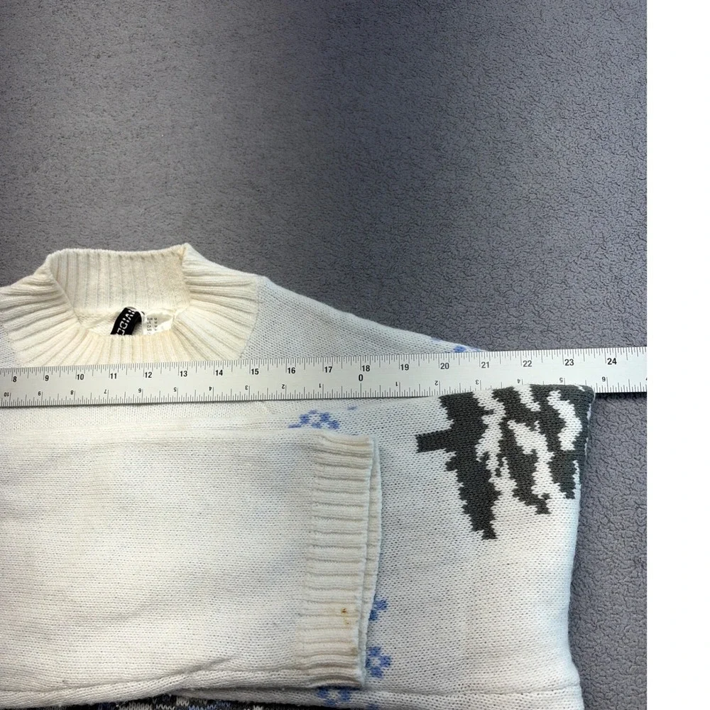 H&M Divided Disney Mickey Mouse Skiing Fair Isle Mock Neck Sweater Cream Mens M